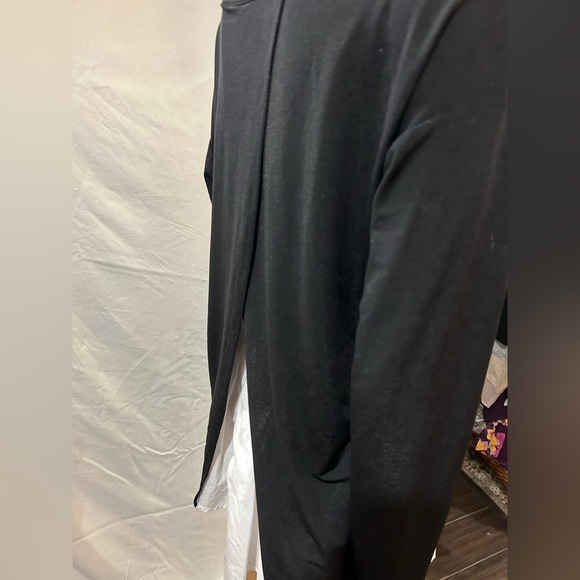 Lucy.com Black, split back, long sleeve top. Sz S - Picture 9 of 9